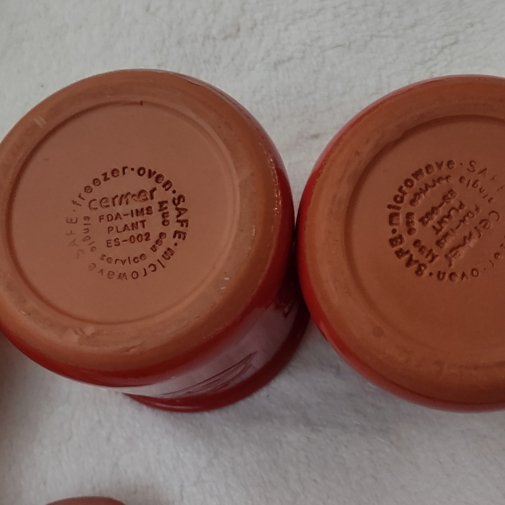 La Fermiere Yogurt Red Ceramic Valentine's Day Crocks - Picture 4 of 5